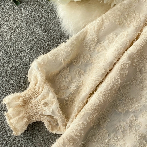 🍒NWT🍒 TEXTURED PARISIAN CHIC BLOUSE - Picture 7 of 7